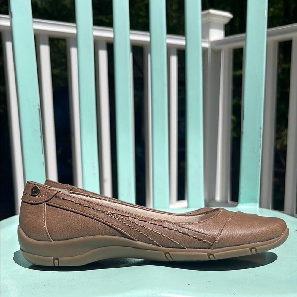 Life Stride Tan Brown Women's Flats size 5 like new